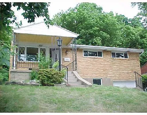 906 Maplewood Dr photo 1