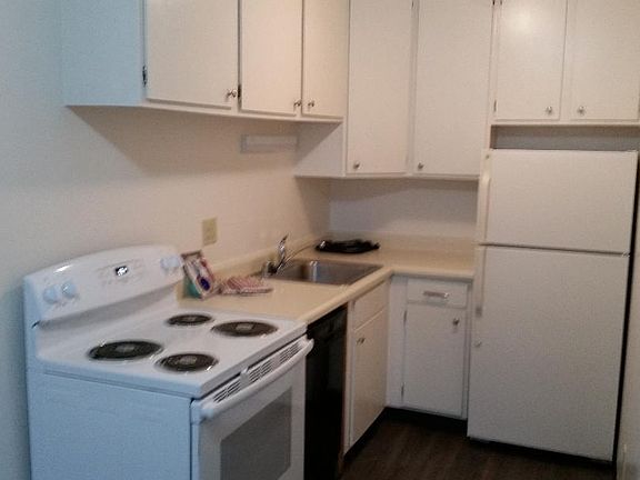 2nd image of 2332 N Oakland Ave