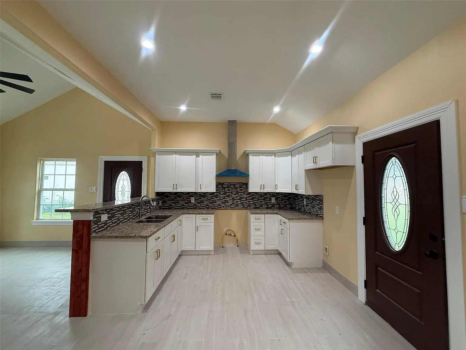2 bed, 2.0 bath, 1170 sqft, $1,450 — Photo 2
