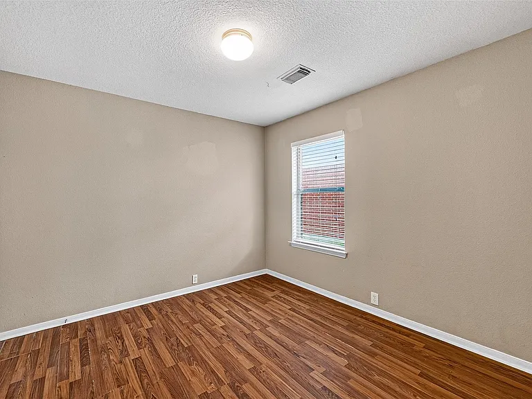 10306 Nickel Grove Dr — Photo 6