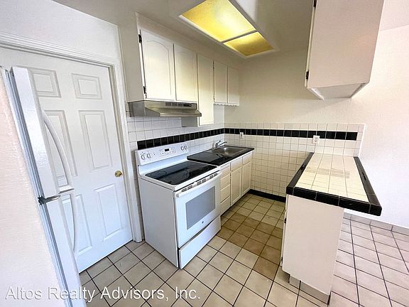 4th image of 57 S 33rd St #B
