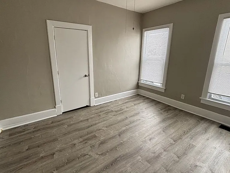 122 Fairlawn Ave — Photo 8