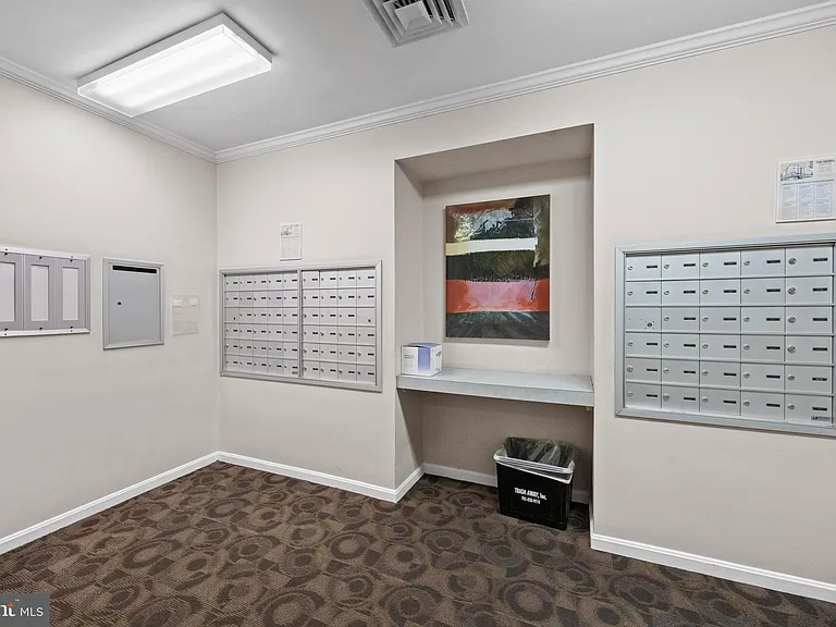 801 S Greenbrier St #215 — Photo 44
