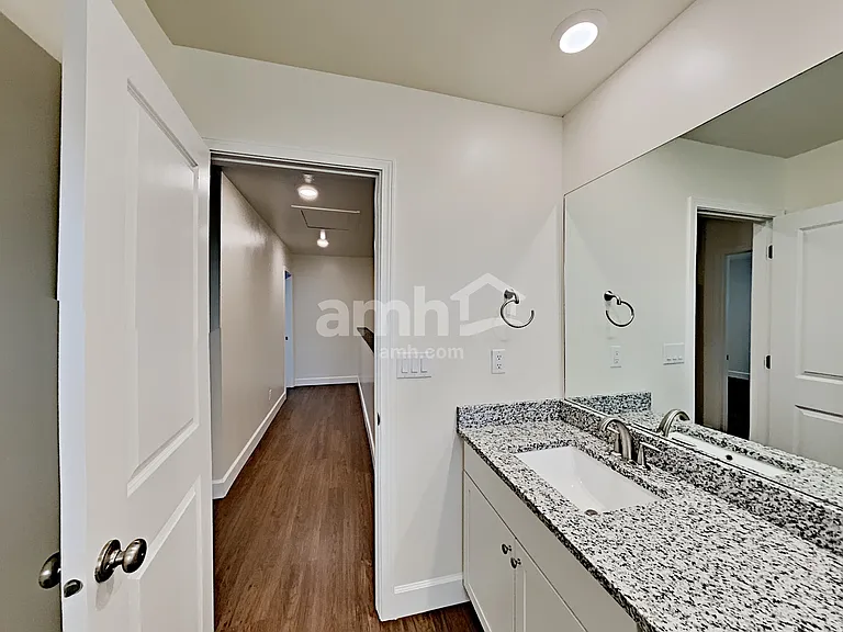 819 Grover Ct — Photo 12