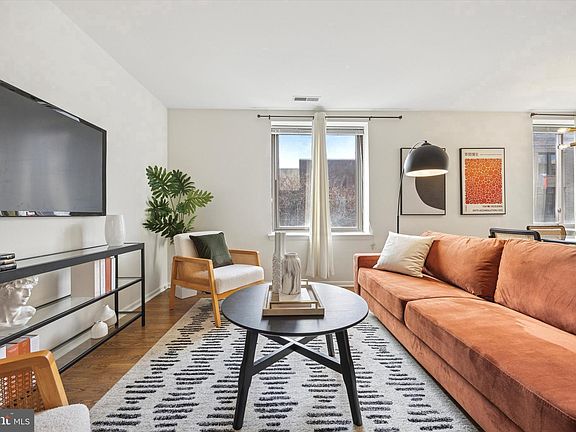 5th image of 1137 Pine St APT 301