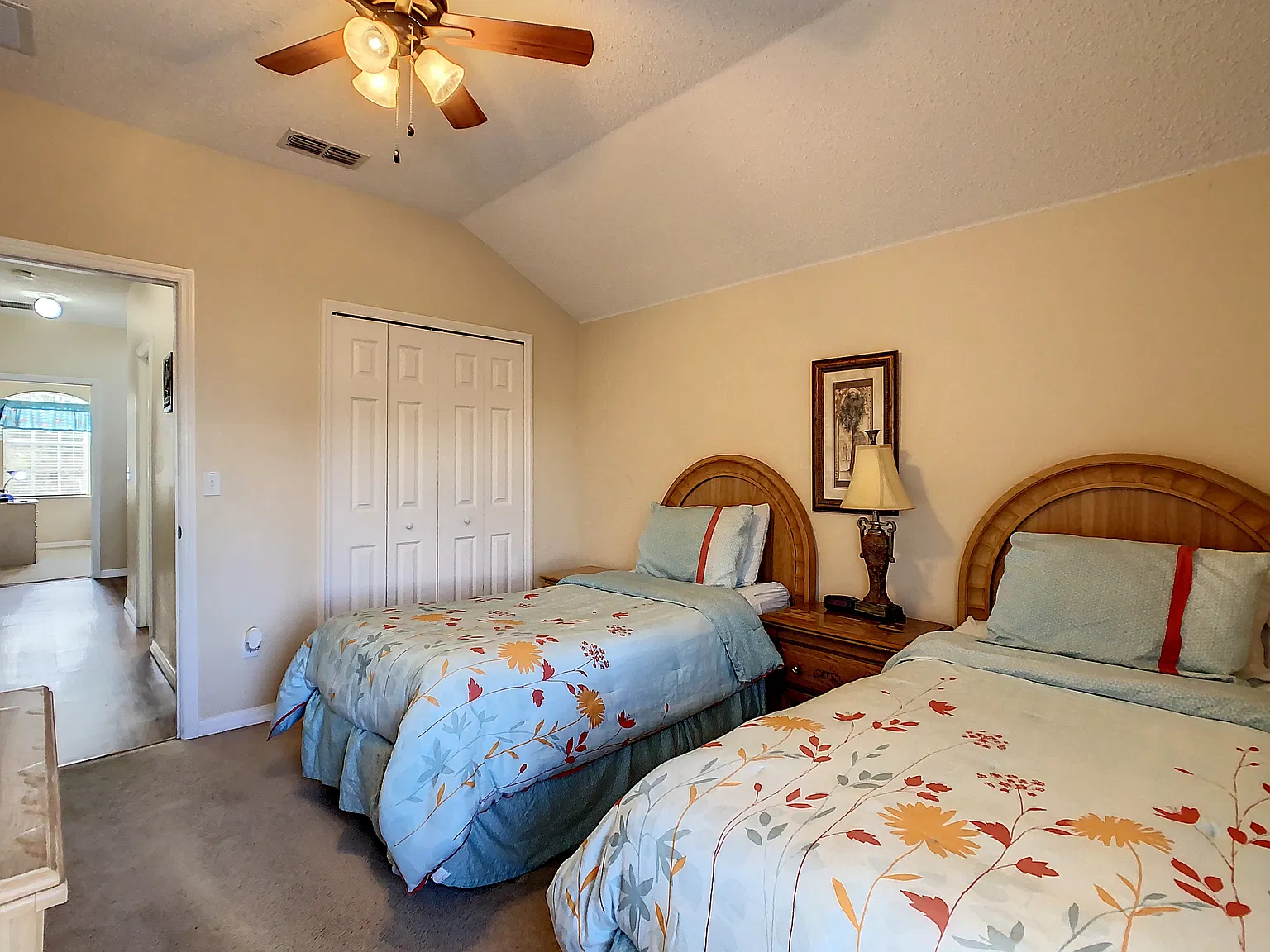 1 bed, 2200 sqft, $1,000 — Photo 2