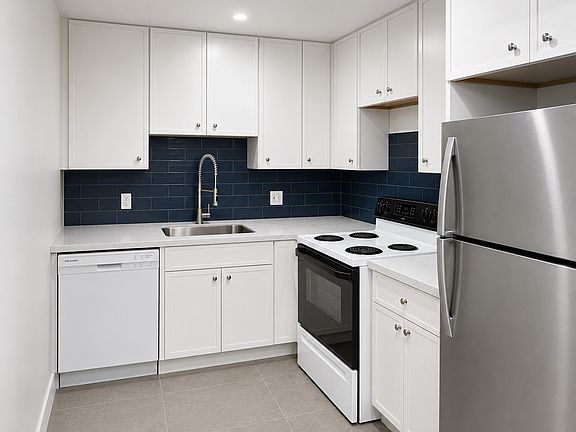 4th image of 571 Burnett Ave APT 3