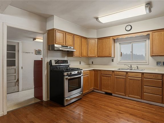 4th image of 120 N Lansing School Rd