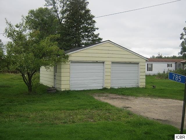 2nd image of 785 Lake St