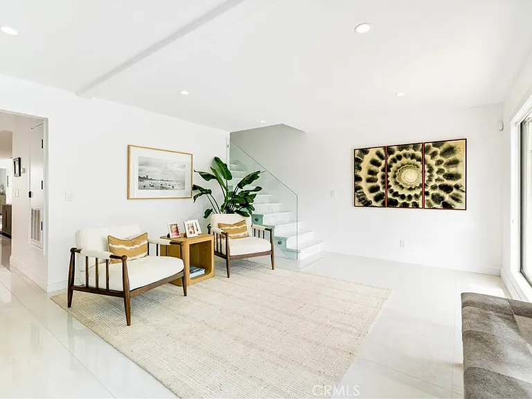 707 Begonia Ave — Photo 4