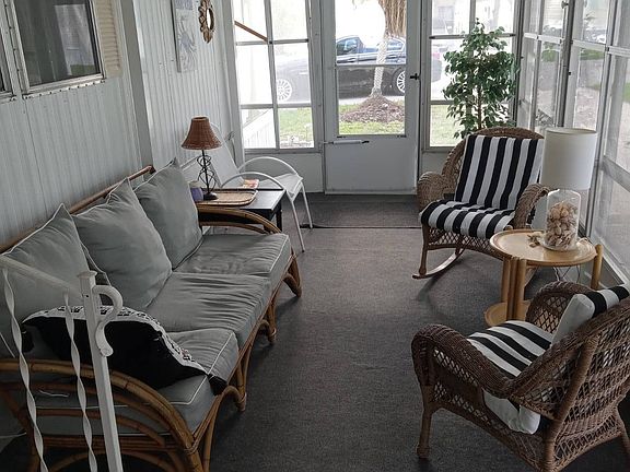 5th image of 217 W Bill Allen Cir #217