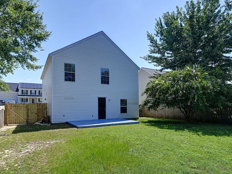 141 Wigmore Ln — Photo 37