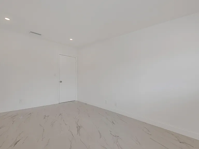 425 SW 18th Ave #425 — Photo 20