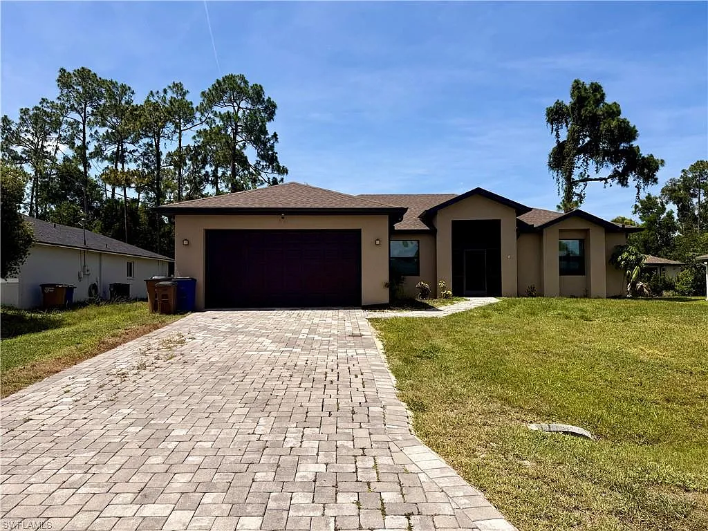 3 bed, 2.0 bath, 2197 sqft, $2,100 — Photo 2