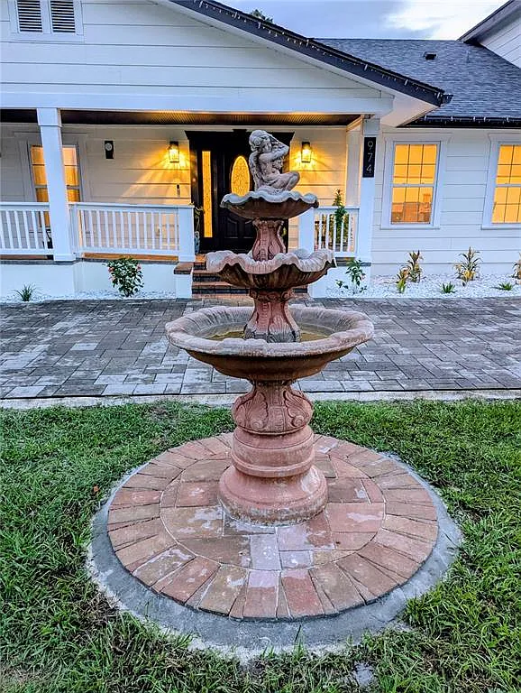 4 bed, 4.0 bath, 3482 sqft, $5,300 — Photo 3