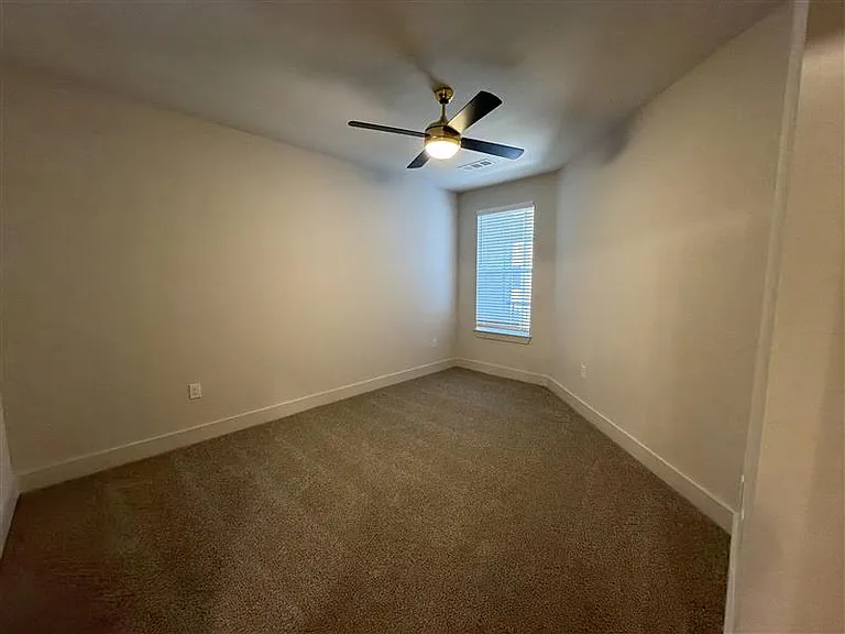District on the Etowah Apartments — Photo 1060