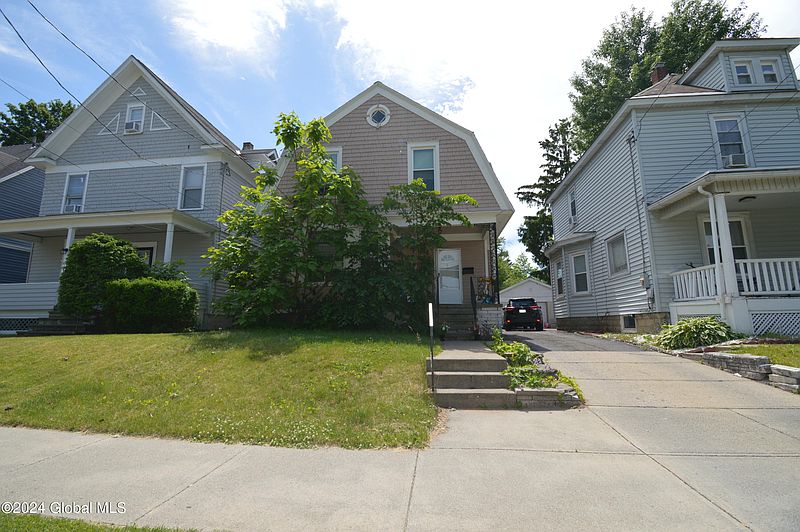 4th image of 1572 Bradley Street