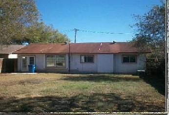 2nd image of 2811 Crest Ln