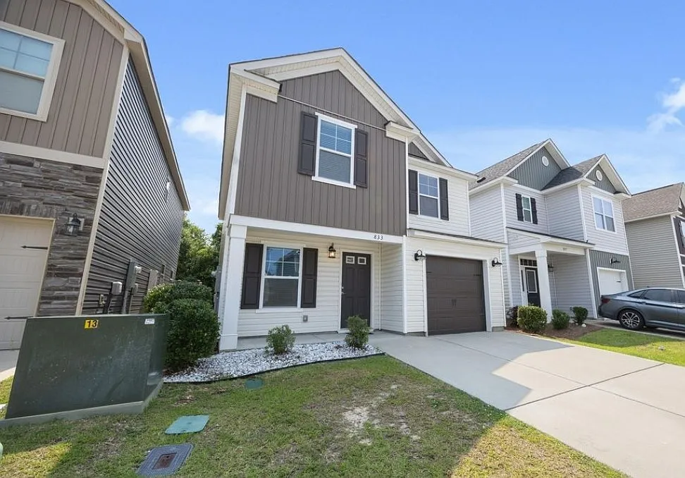 Building Photo - 833 Dawsons Park Way