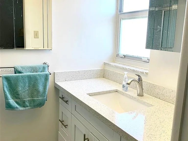 501 NE 14th Ave #601 — Photo 13