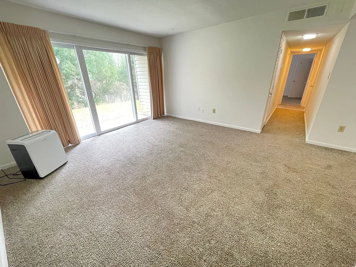 Perfectly located, quiet apartment complex just south of UNC, for graduate / med students - Inclu... — Photo 4