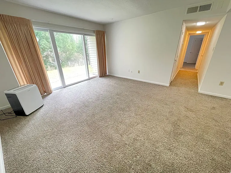 2 Holland Dr — Photo 4