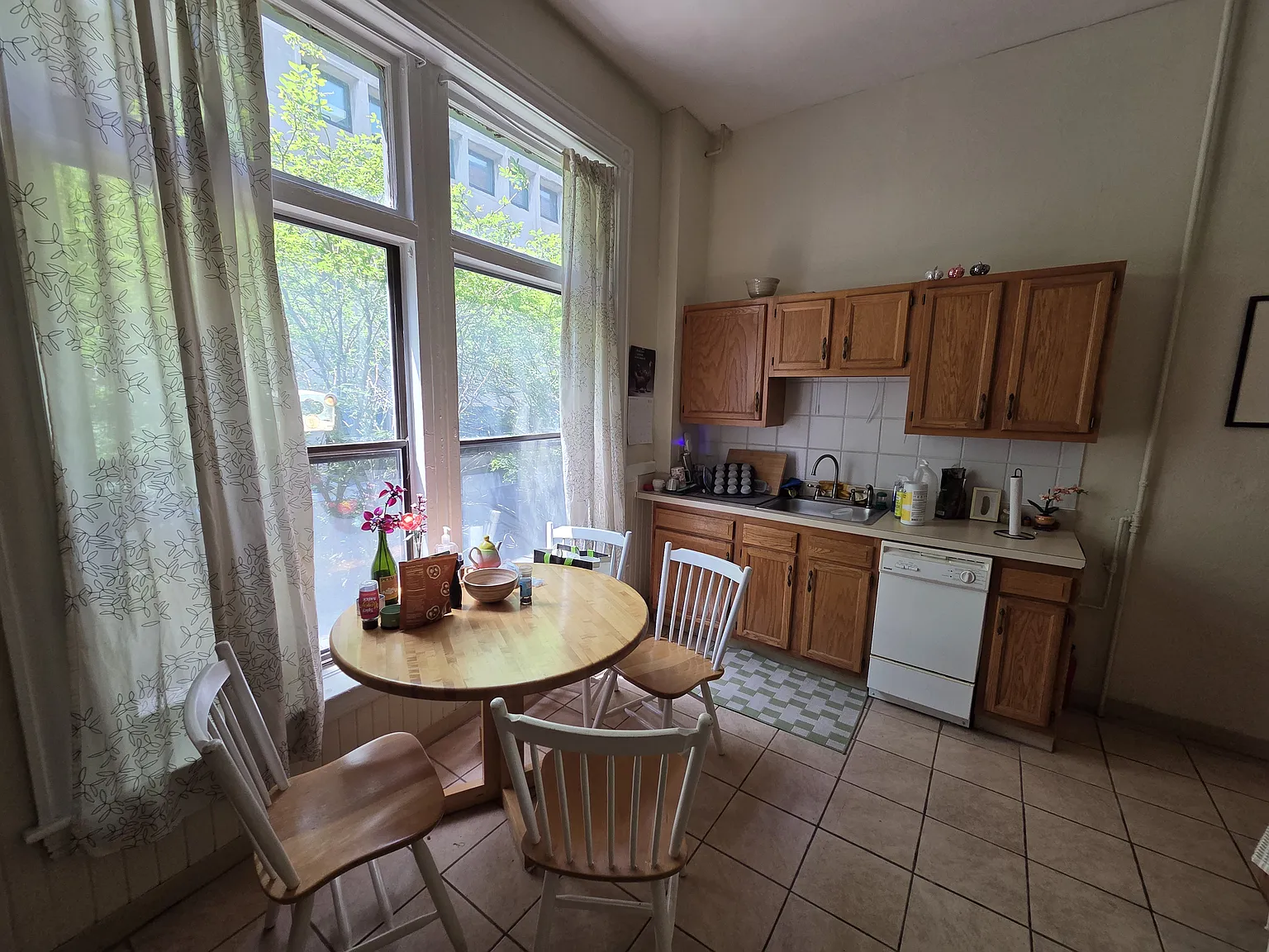 3 bed, 1500 sqft, $3,500 — Photo 4