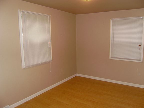 4th image of 305 Airway Dr