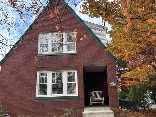 310 Woodland Pl, Jacksonville, IL 62650