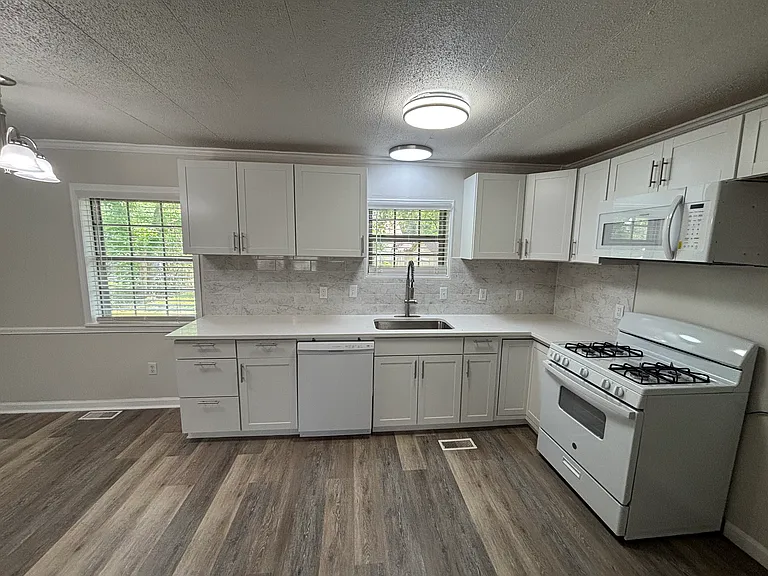 8100 N Claremont Ave — Photo 5