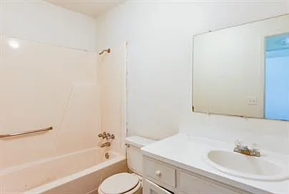 805 W Hastings Ave #1 — Photo 5