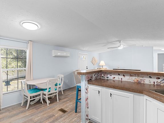 5th image of 1523 Beacon Ave.