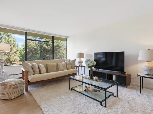 2101 McMullen Ave #506, Vancouver, BC V6L 3B4