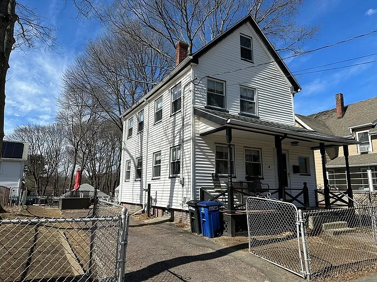 4 Rowe St — Photo 2