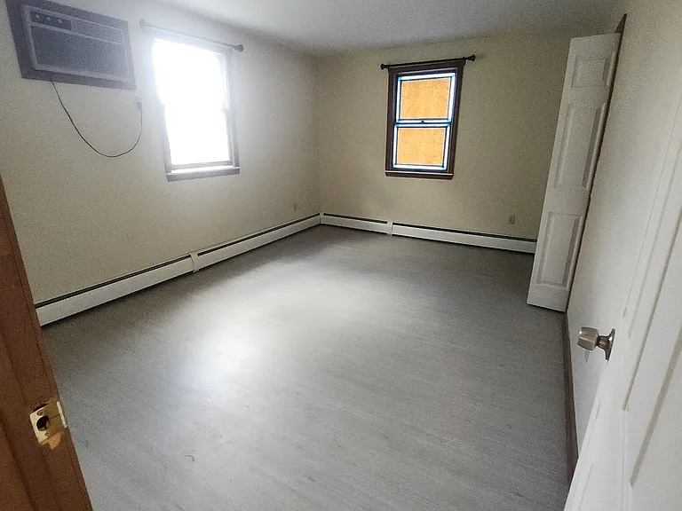 11 Dineen St — Photo 23