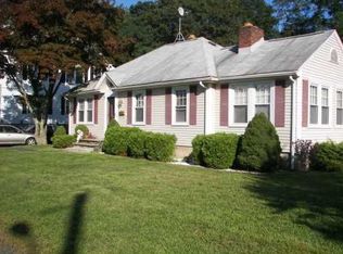 34 Westwood Ave, Rumford, RI 02916