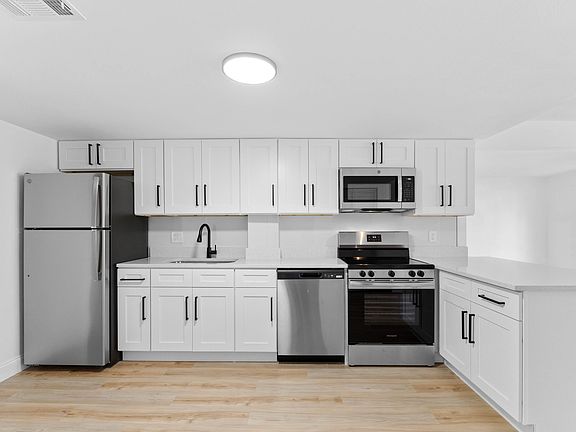 2nd image of 18 Sugarberry Cir