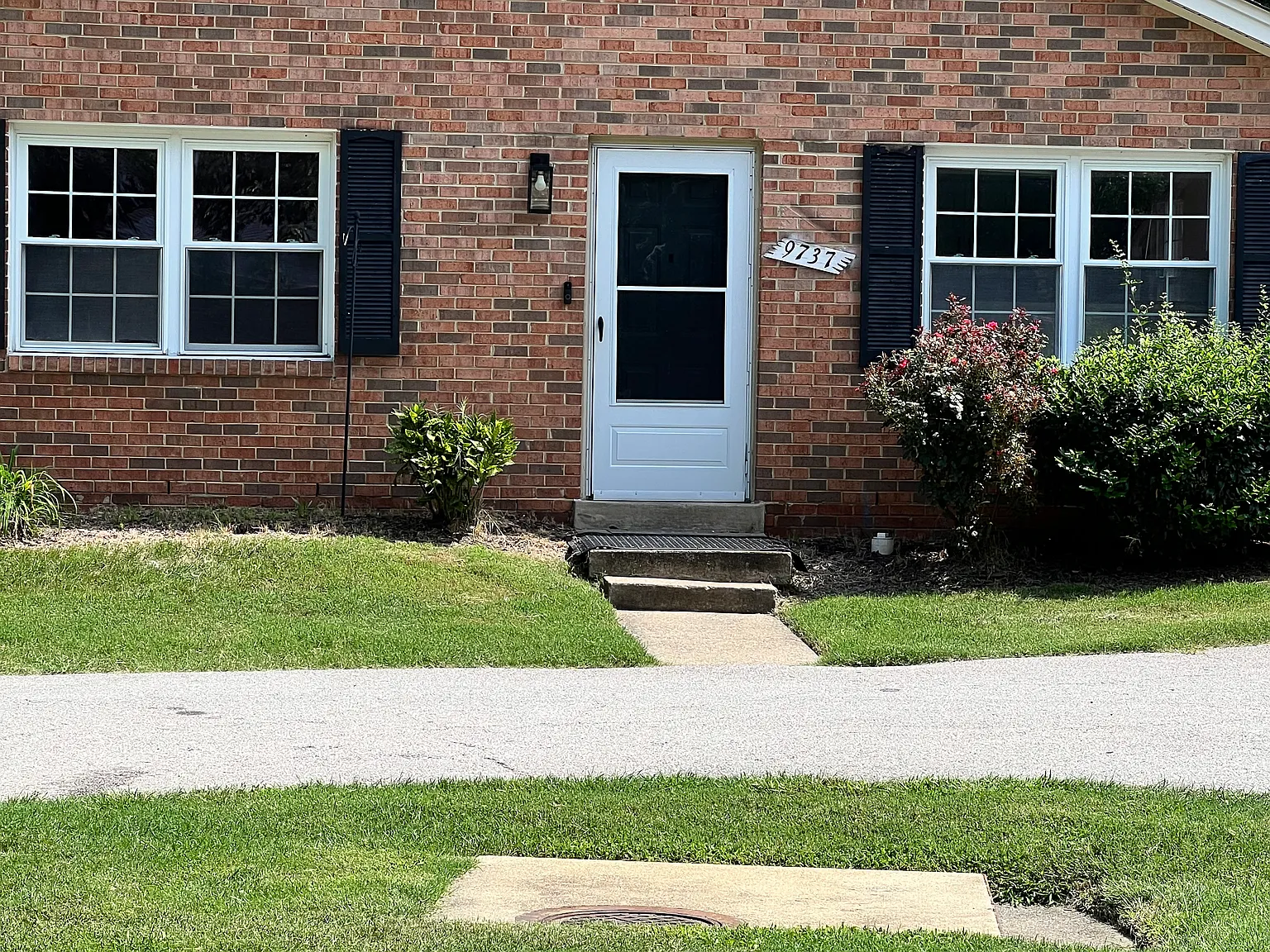 2 bed, 900 sqft, $2,000 — Photo 1