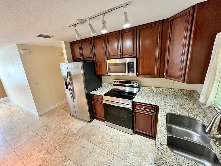 1232 Sasoon Ave — Photo 10