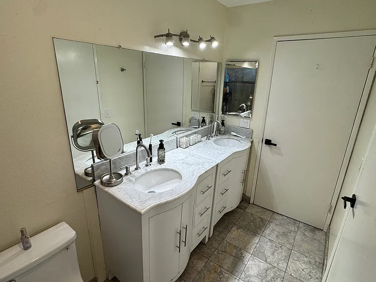 9210 Van Nuys Blvd #9 — Photo 11