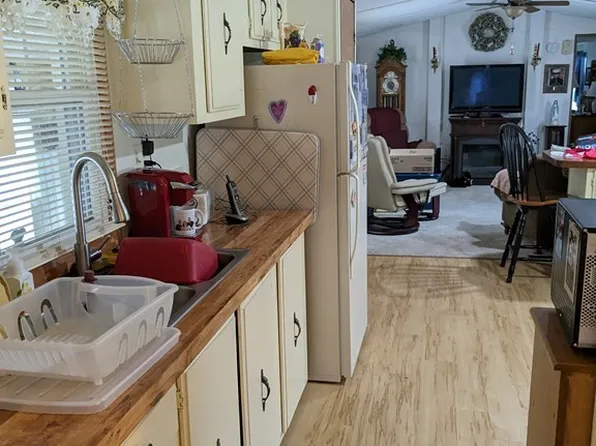 174 Juniper Ave, Sturbridge, MA 01566