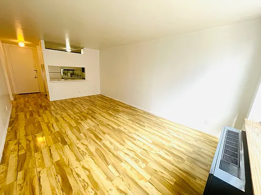 Sold by BATTERY PARK CITY RESIDENTIAL LLC | media 9