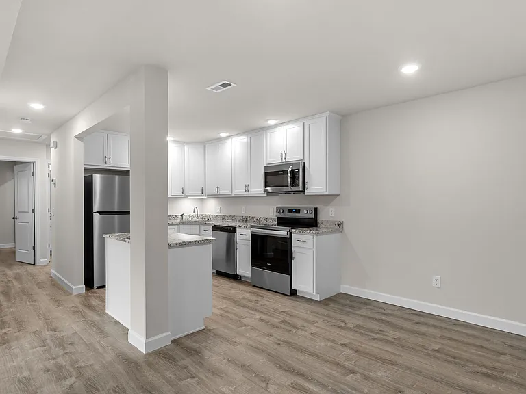 Sherman Square Apartments — Photo 40