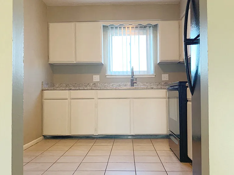 Oak Creek Apartments — Photo 5