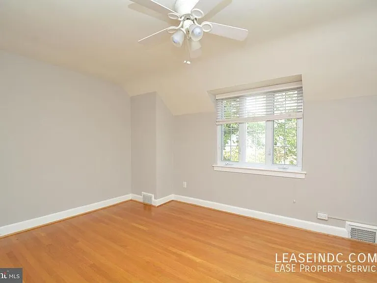 704 Devon Pl — Photo 16