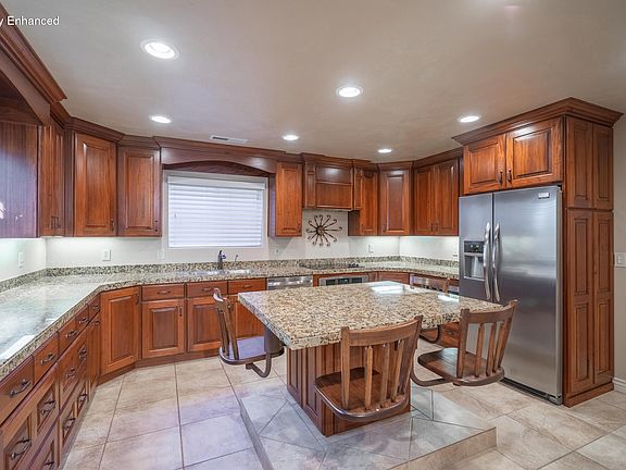 3rd image of 875 Country Ln