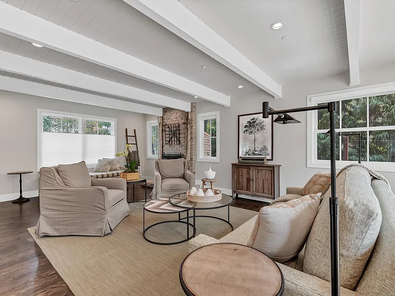 275 E Napa St — Photo 2