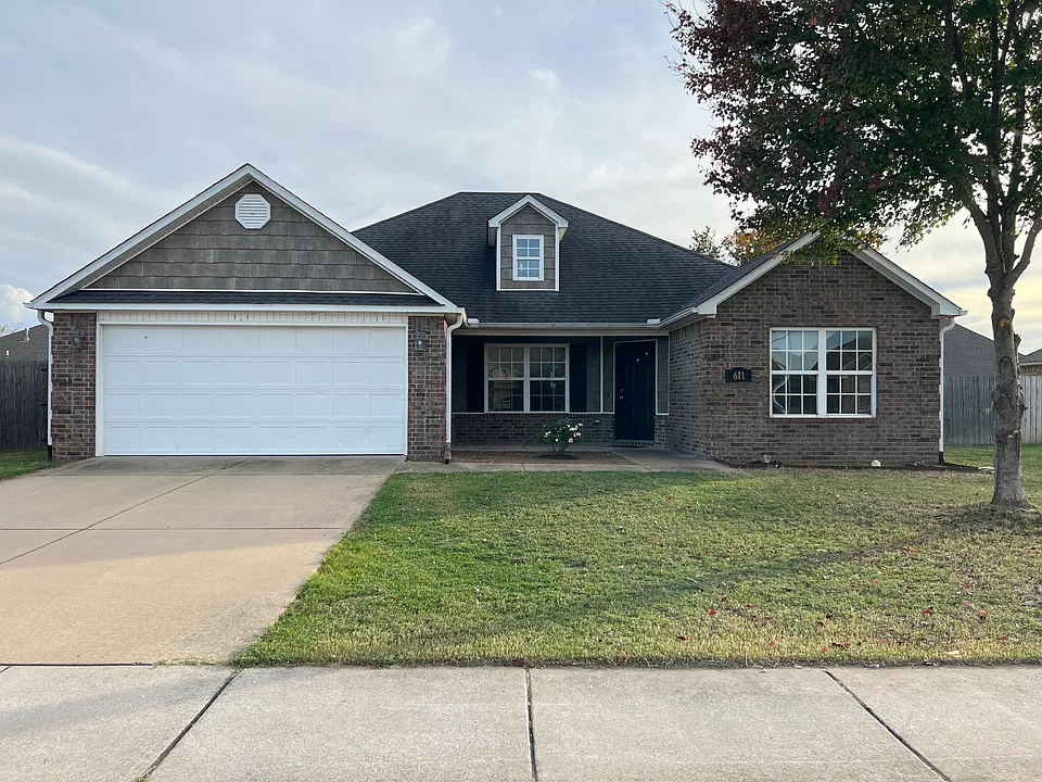 611 Spur Ln