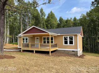 69 Walt Dr, Hendersonville, NC 28792
