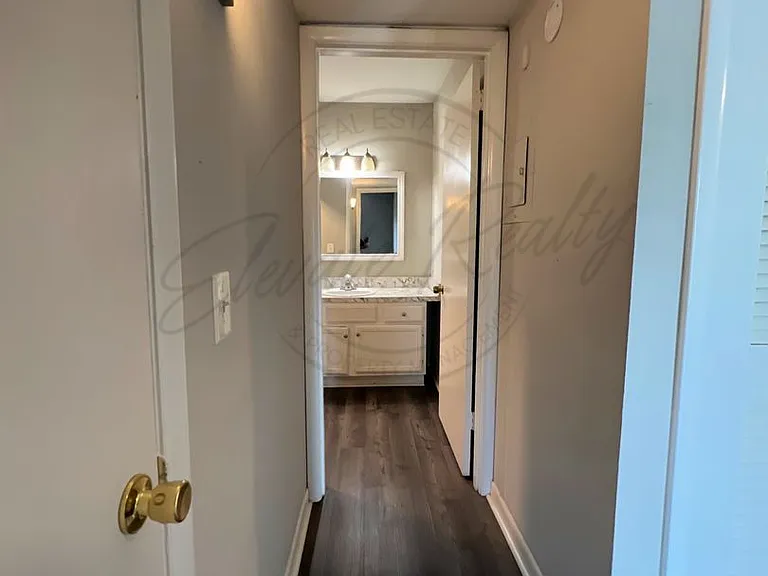 555 N Dupont Ave #A6 — Photo 9
